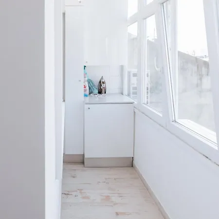 Apartment Almirante Reis Flat D *