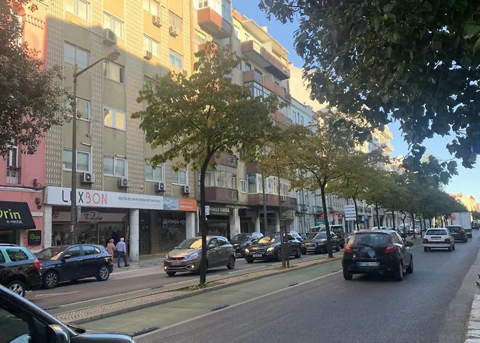 Almirante Reis Flat D * Lisboa